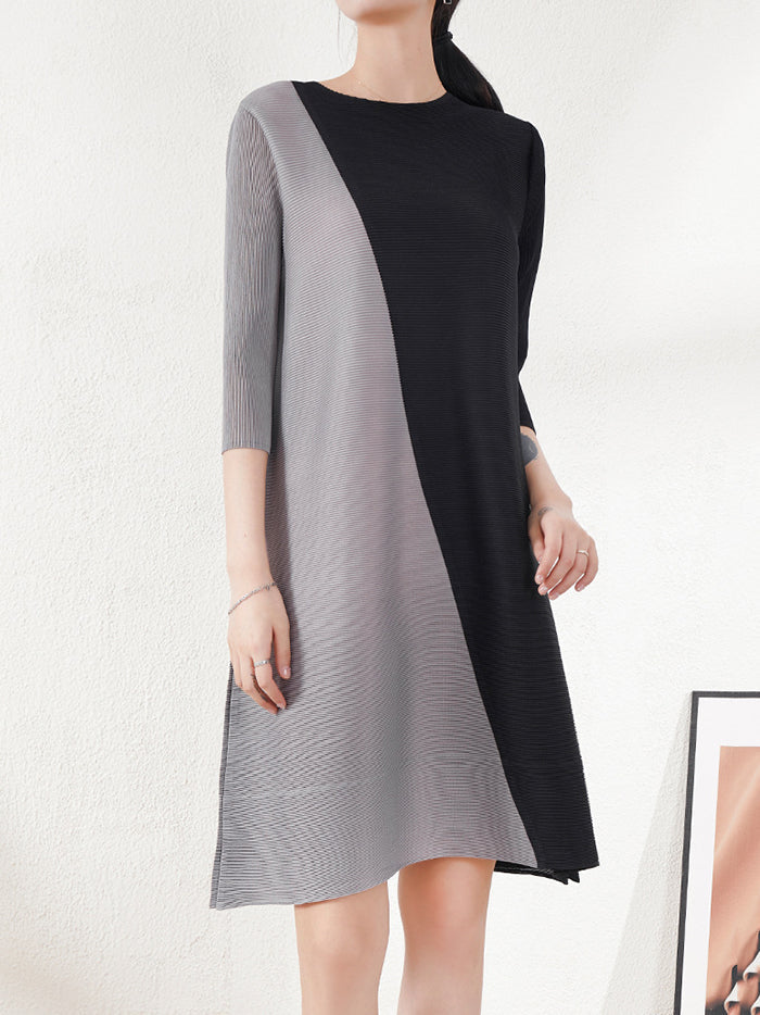 Long Sleeves Contrast Color Pleated Round-Neck Midi Dresses