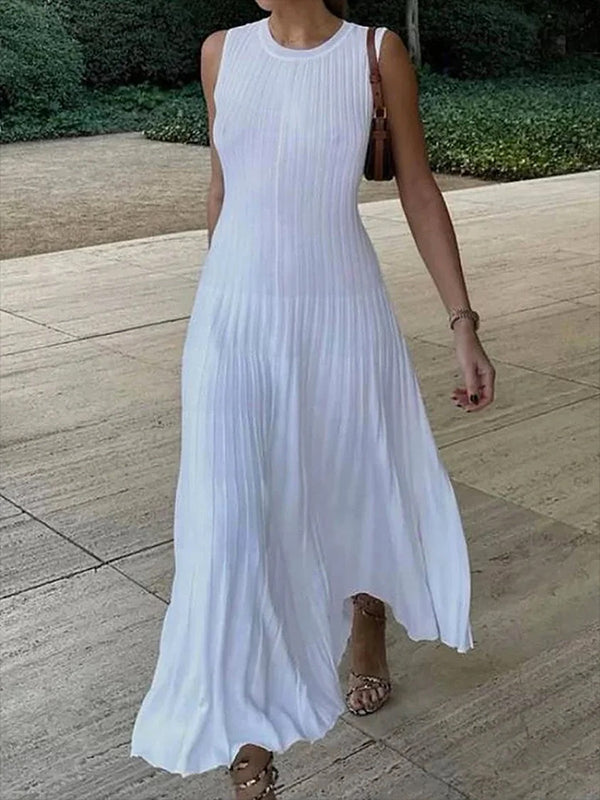 A-Line Sleeveless Pleated Solid Color Round-Neck Maxi Dresses